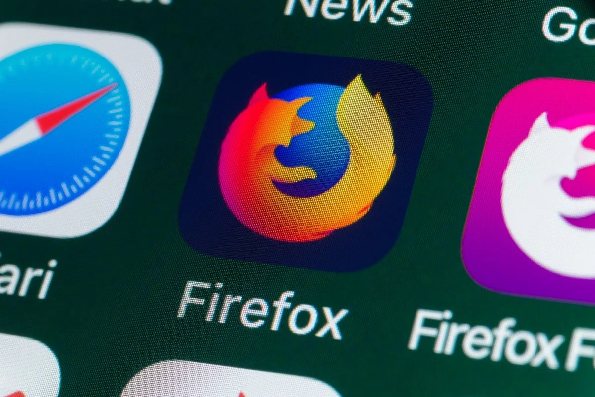 Firefox se torna navegador inteligente: IA ChatGPT, Gemini e outras chegam na barra lateral
