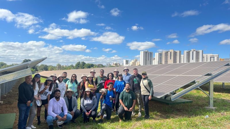 Estudantes visitam usina fotovoltaica no Parque Ecológico de Águas Claras