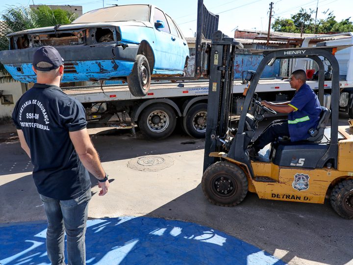 Operação DF Livre de Carcaças Recolhe Mais de 1,3 Mil Veículos no Primeiro Semestre