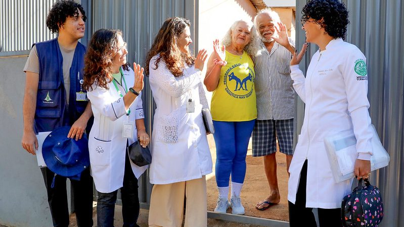 Atendimento médico no conforto de casa para quem mais precisa