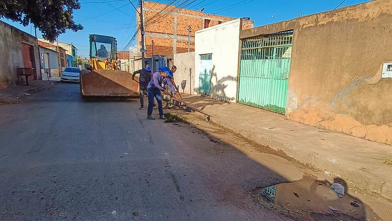 Mais de 600 toneladas de entulho retiradas e novo asfalto no Itapoã