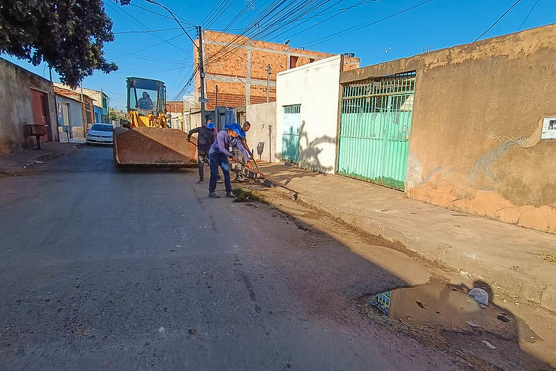 Mais de 600 toneladas de entulho retiradas e novo asfalto no Itapoã