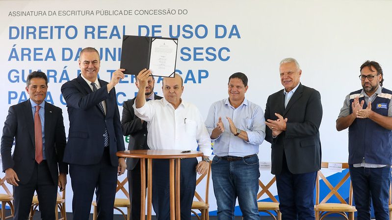 GDF garante futuro do Sesc Guará com entrega de escritura histórica