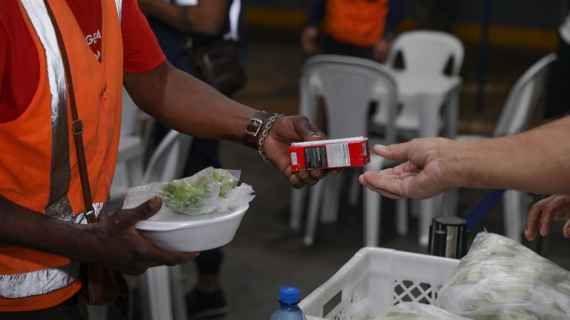 Abrigos contra o frio no DF já acolheram mais de 3 mil pessoas em um mês