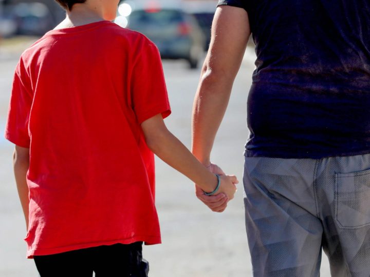 Programa Acolher Eles e Elas oferece suporte financeiro e emocional a órfãos do feminicídio