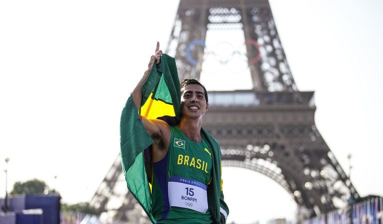 Caio Bonfim conquista prata histórica para o Brasil e o DF em Paris