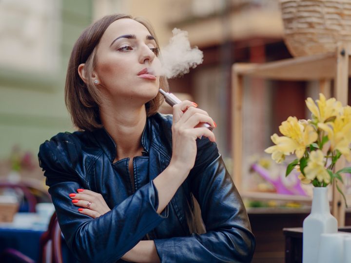 Especialista alerta para impactos do uso do cigarro eletrônico na saúde bucal