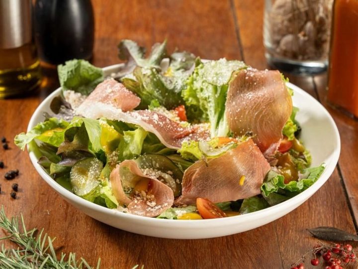 Restaurantes investem em opções leves e refrescantes para combater a seca