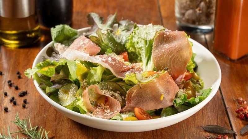 Restaurantes investem em opções leves e refrescantes para combater a seca