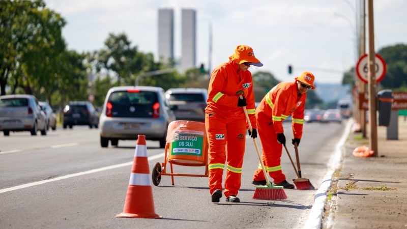 SLU completa 63 anos de inovação e excelência na gestão da limpeza pública do DF