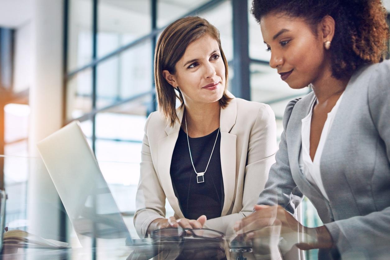 Mulheres avançam em direção às cadeiras de CFO, mas desafios persistem