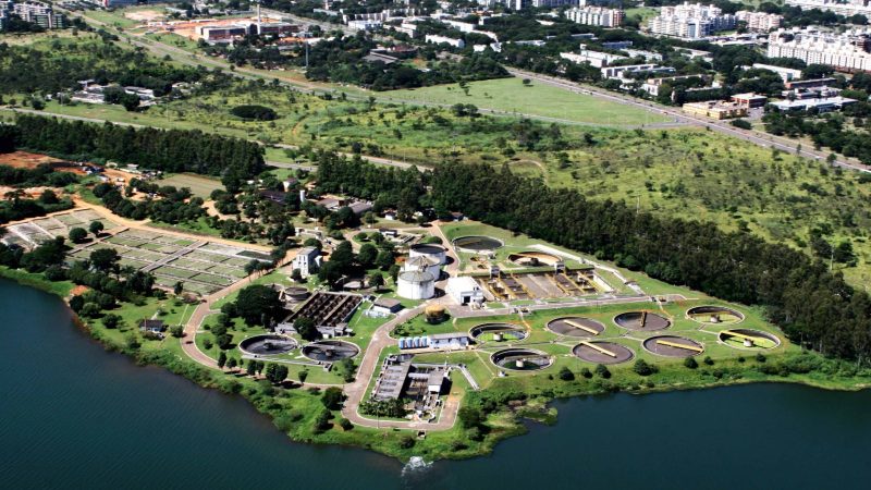 Caesb recebe 50 milhões de euros para modernizar saneamento no DF