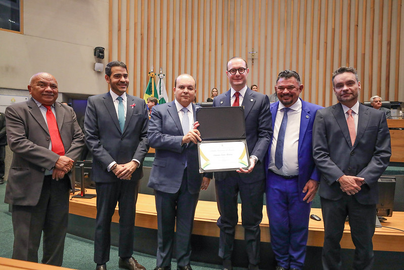 Ministro Cristiano Zanin recebe título de Cidadão Honorário de Brasília
