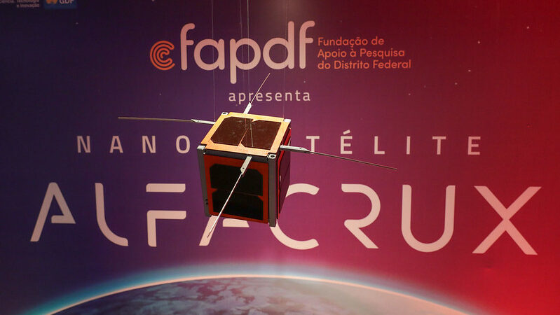 Brasília conquista o espaço: Nanossatélite Alfa Crux ganha exposição no Planetário