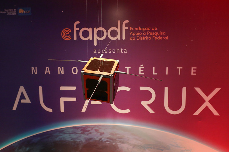 Brasília conquista o espaço: Nanossatélite Alfa Crux ganha exposição no Planetário