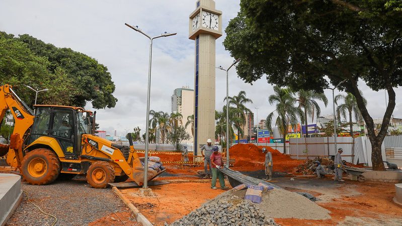 Obras da Praça do Relógio avançam e cidade ganha novo espaço de convivência