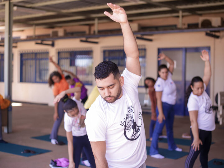 Yoga na rede pública do DF contribui para saúde e bem-estar