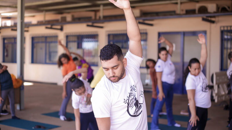 Yoga na rede pública do DF contribui para saúde e bem-estar