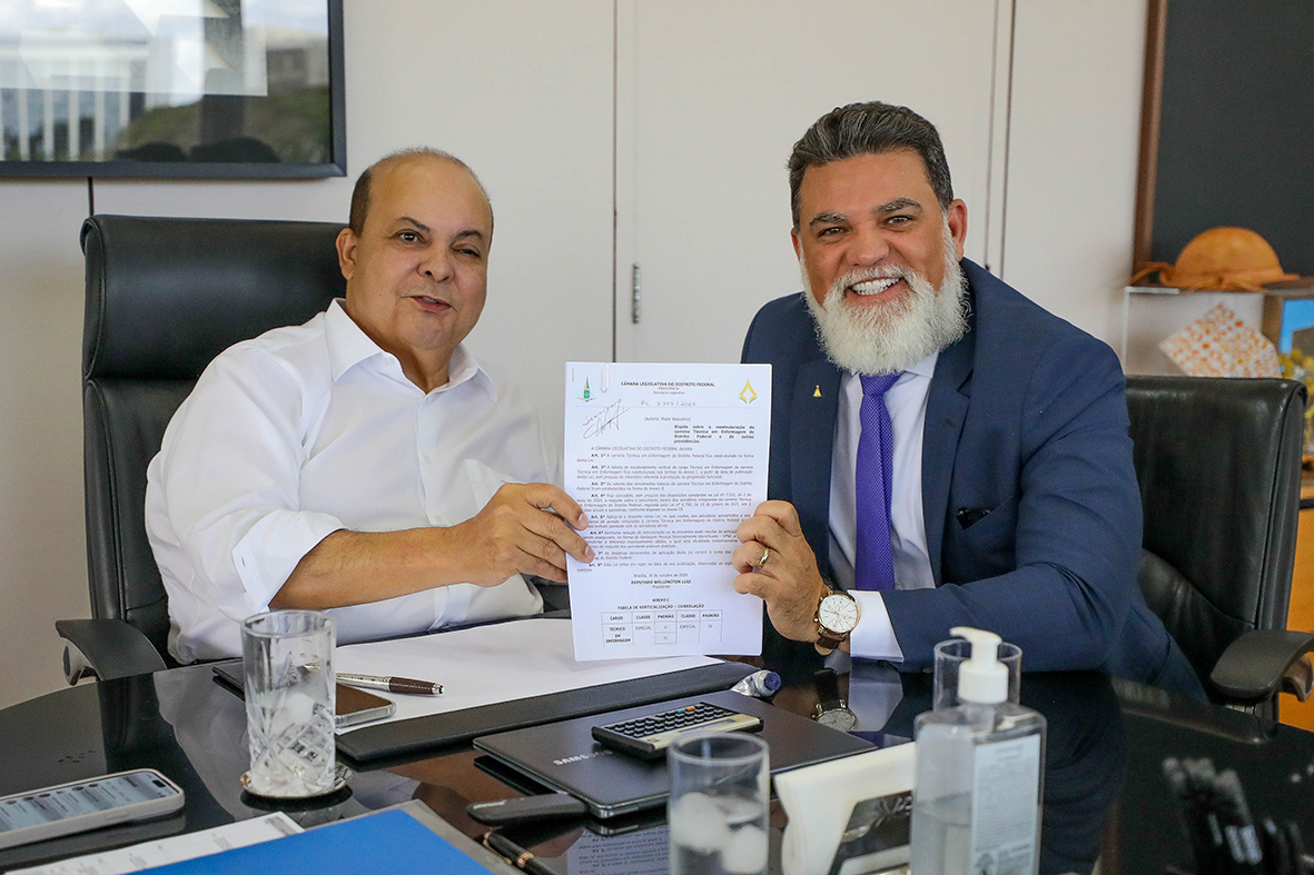 Técnicos de enfermagem do DF comemoram reajuste salarial de 15%