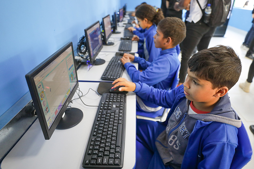 UCB e FAPDF unem forças para levar tecnologia para as escolas públicas do DF