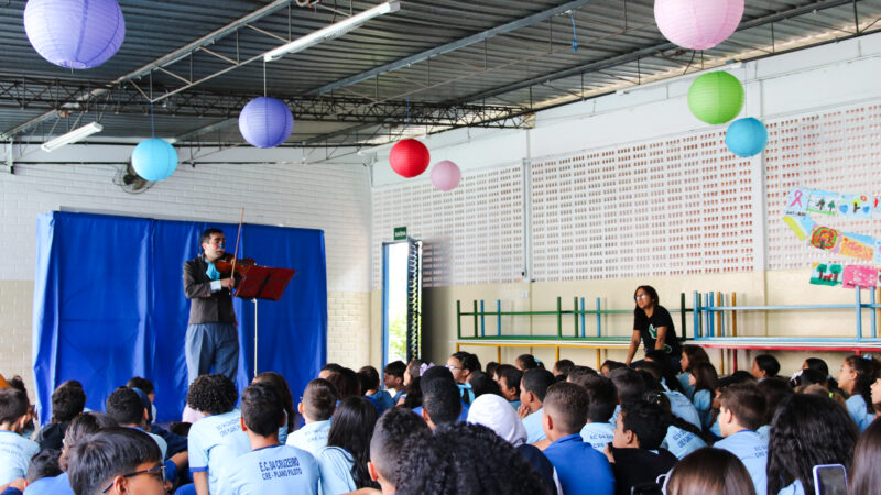 Palhaçada no Cruzeiro: Risos e Reflexão para a Escola Pública