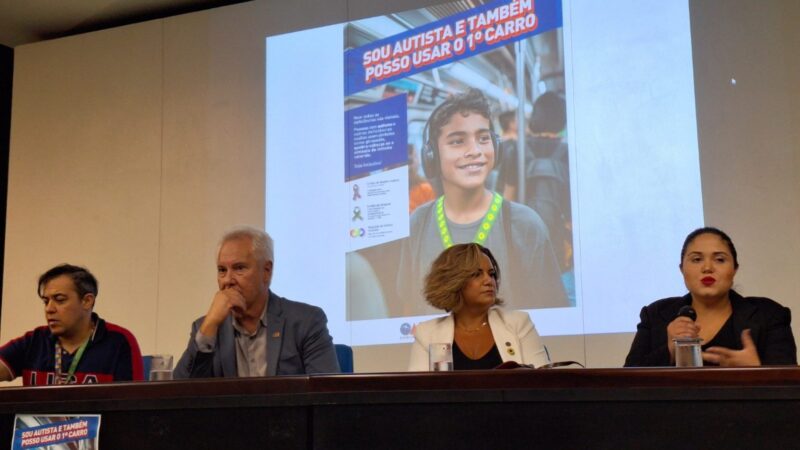 Metrô-DF é destaque nacional por atendimento a autistas e inicia treinamento para surdos