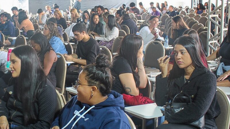Alunos de Ceilândia participam de curso gratuito preparatório para o Enem