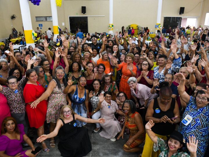 Baile Viver 60+ contagia idosos e promove alegria em Brasília