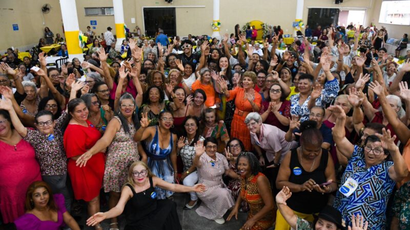 Baile Viver 60+ contagia idosos e promove alegria em Brasília