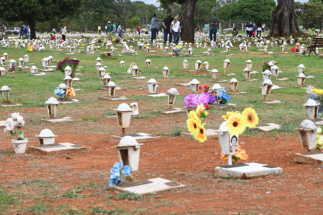 DF espera 600 mil visitantes nos cemitérios no Dia de Finados