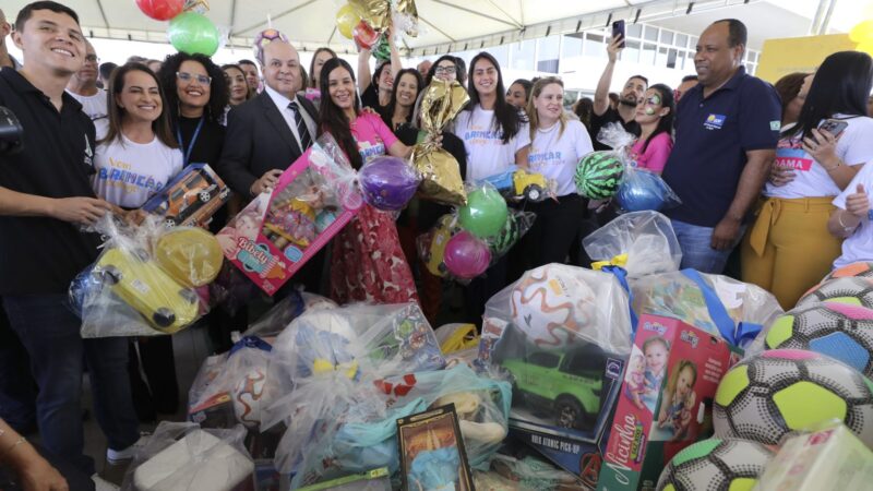 Solidariedade marca a doação de milhares de brinquedos no Dia D da campanha Vem Brincar Comigo