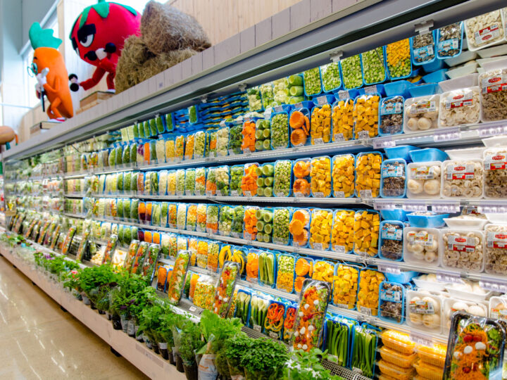 Oba Hortifruti lança campanha Artefruti que une frescor e arte