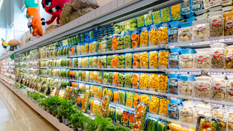 Oba Hortifruti lança campanha Artefruti que une frescor e arte