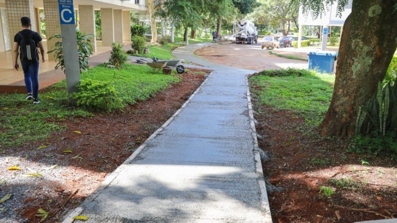 Superquadra 304 Norte ganha novas calçadas com investimento de R$ 975 mil