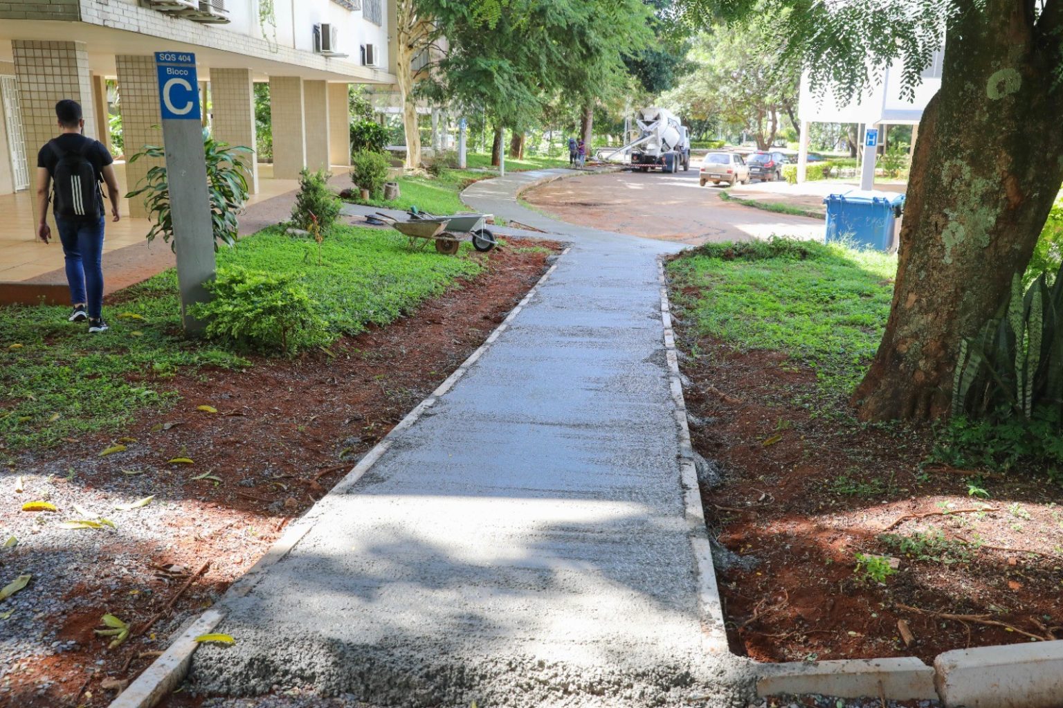 Superquadra 304 Norte ganha novas calçadas com investimento de R$ 975 mil