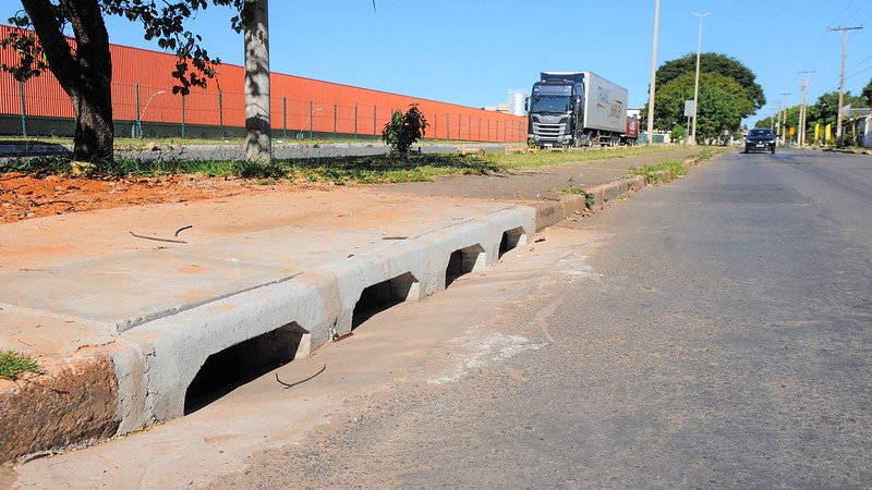 Obras de pavimentação e drenagem no Setor Habitacional Primavera