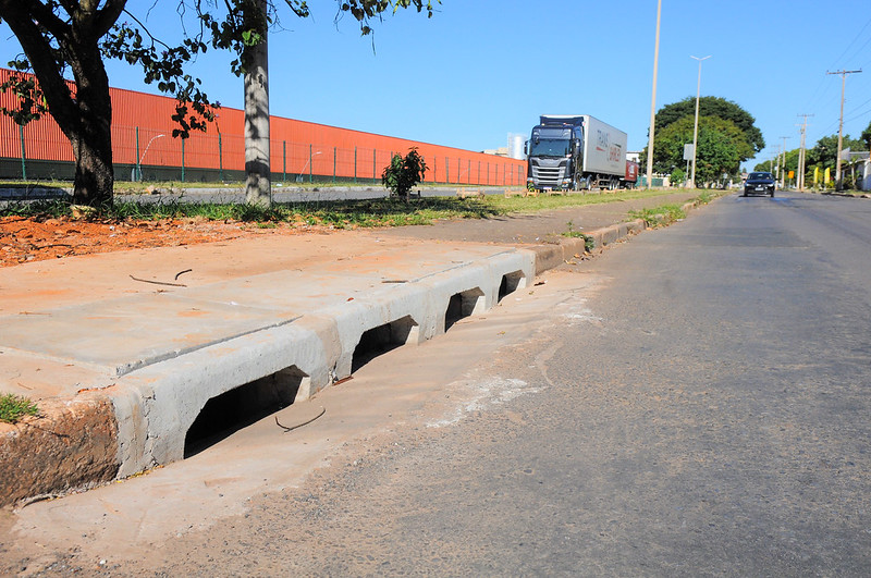 Obras de pavimentação e drenagem no Setor Habitacional Primavera