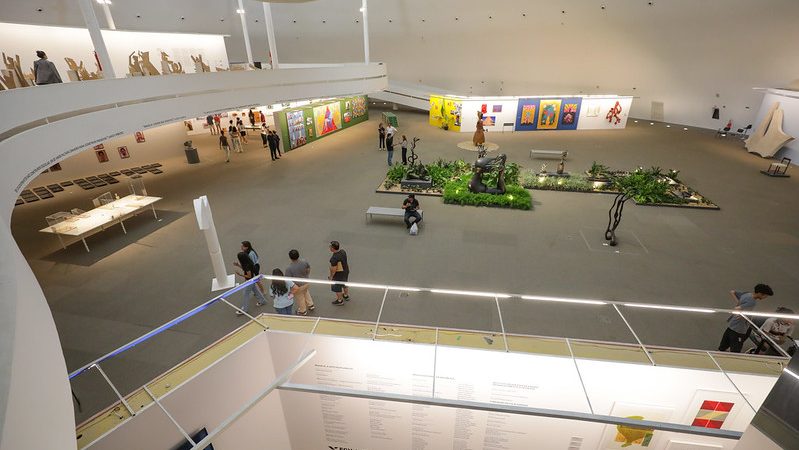 Exposição gratuita celebra a rica história artística da capital