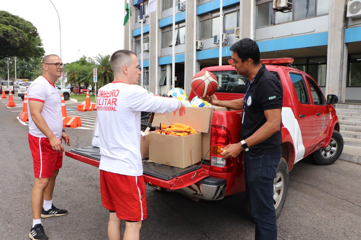 Equipamentos esportivos são doados para forças de segurança do DF