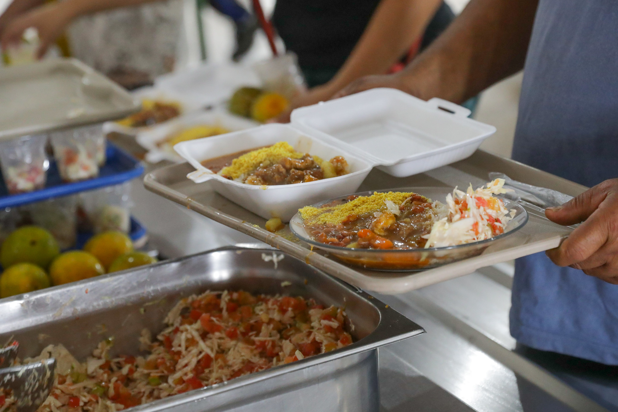 Restaurantes comunitários do DF oferecem duas refeições por turno
