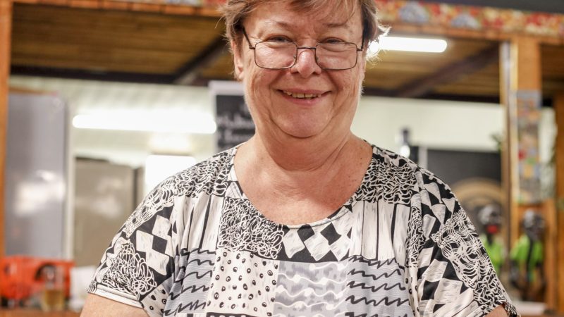 Tia Rô homenageia o Grupo Menos é Mais no Festival Botecar