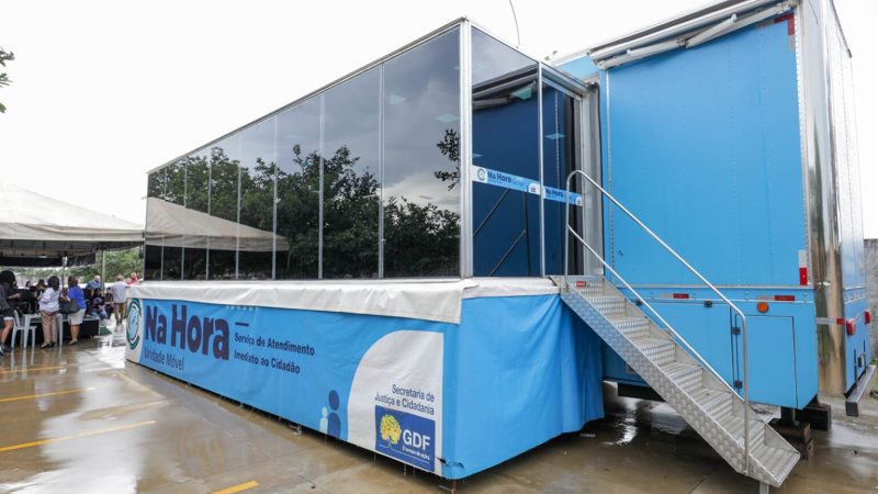 Carreta do Na Hora facilita a vida dos moradores da Estrutural