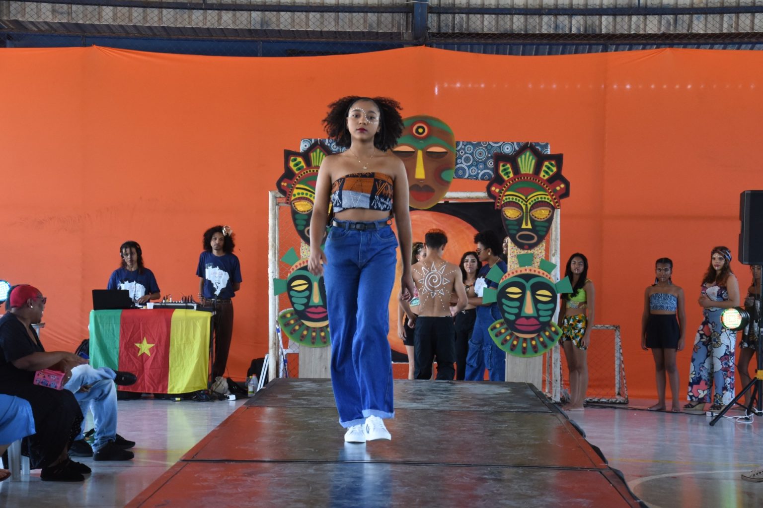 Desfile “África é Nós” celebra a cultura afro e empodera estudantes do Recanto das Emas