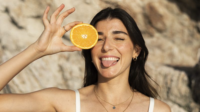 O que comer e como se suplementar para um verão mais dourado