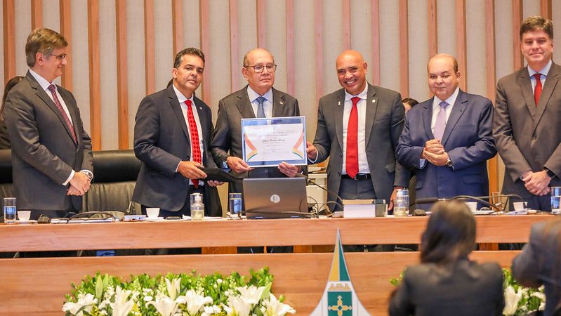 Gilmar Mendes recebe título de Cidadão Honorário de Brasília