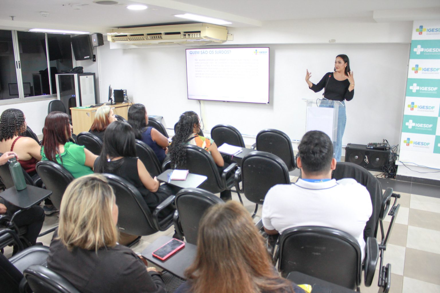 IgesDF promove treinamento em Libras para profissionais da saúde