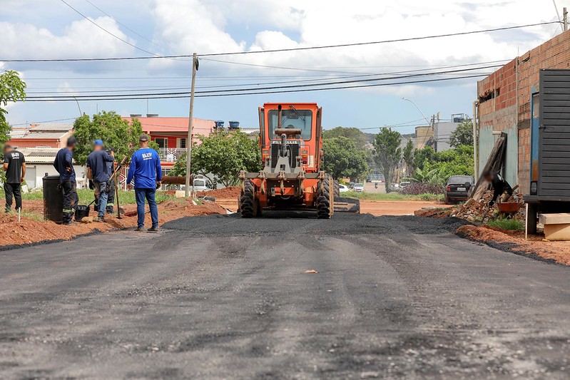 São Sebastião celebra asfalto novo após mais de 30 anos de espera
