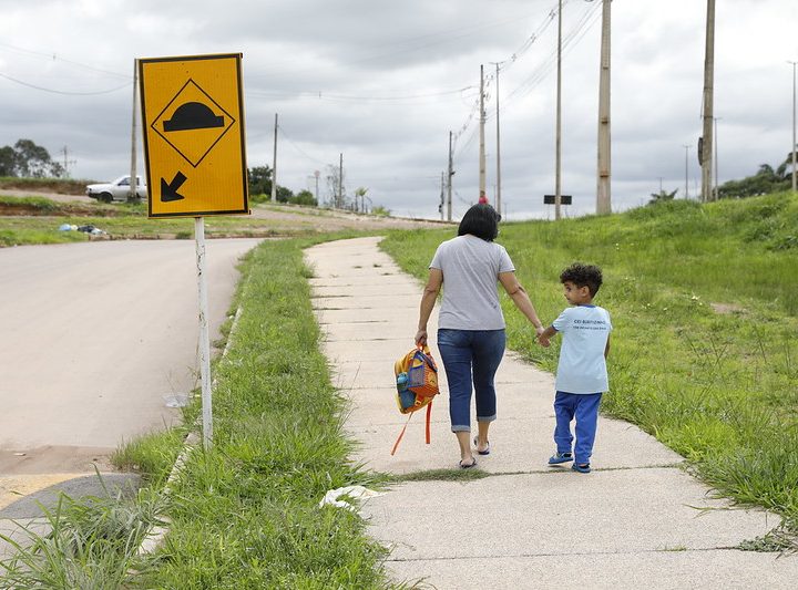 GDF investe R$ 33 milhões em asfalto para escolas rurais