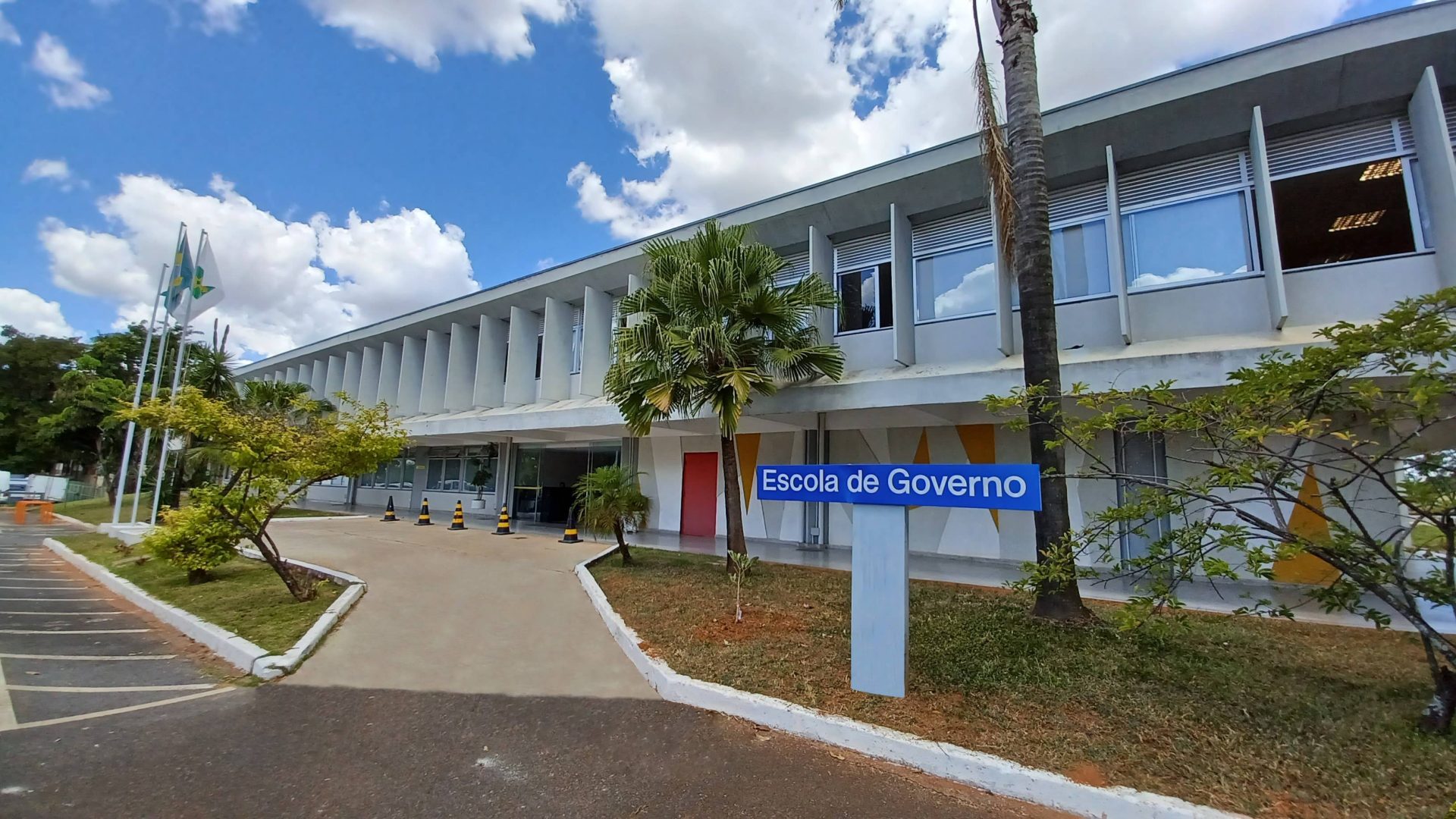 Escola de Governo do DF bate recorde e capacita mais de 33 mil servidores em 2024