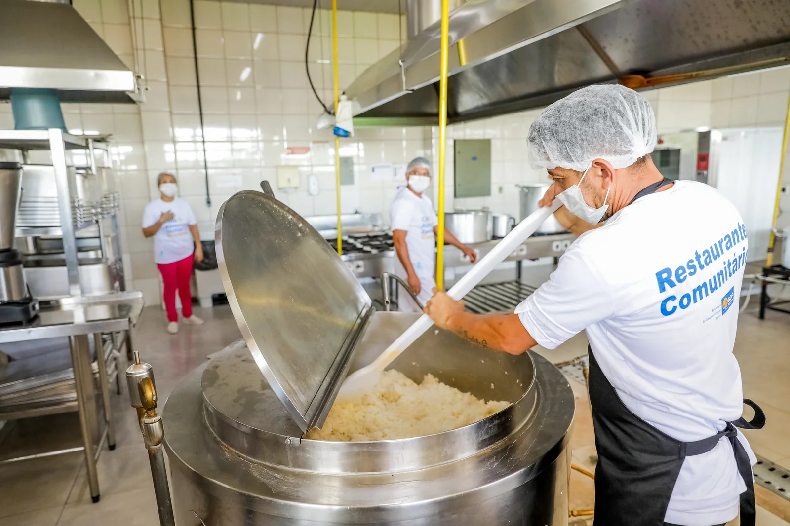 Sedes intensifica combate à fome e à pobreza no DF em 2024